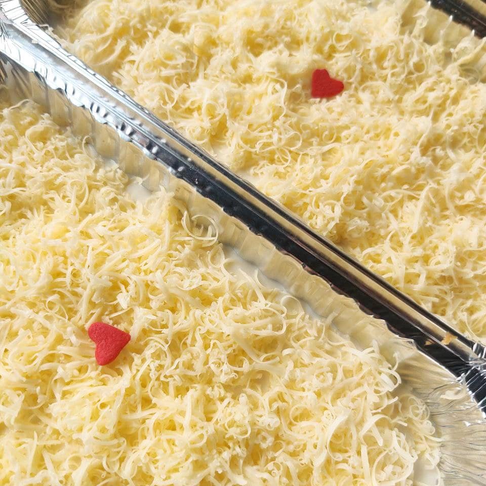 azierajumat's tweet photo. I'm going to UM this Thursday, 28th October! Anyone interested on these two -
📍 Bolucheese RM 14 
📍 Carrot cake RM10
📍 Any other cake you want, let me know

I will do delivery grab pin point from UM, so charge on delivery will be fully on grab! https://t.co/4IEWMgTWVc