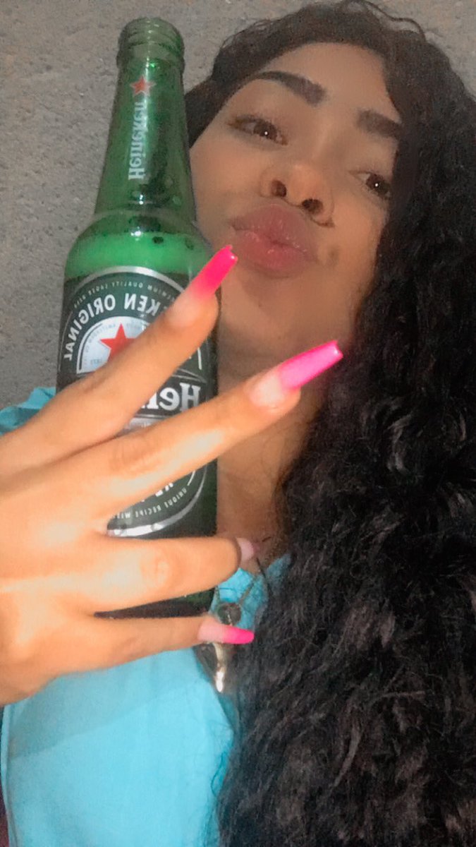 ThaliaA19661483's tweet photo. Bofe pediu pra ir ver ele 1h da madruga e minha desculpa foi o dinheiro pro uber. Ele fez o famoso pix e estou aqui bebendo o dinheiro dele.
Amanhã eu peço desculpa por ter “dormido” 🤣

Meninas não perca nenhuma oportunidade de fazer um homem de otario 😘 https://t.co/6eG7EZ7hj2