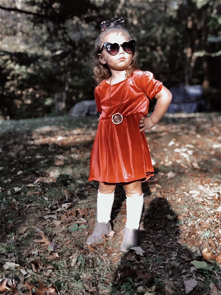 _mayasmama's tweet photo. took some pictures of my girl today and I cannot deal, she is so beautiful  🥺🖤 https://t.co/iwvfunBoDb