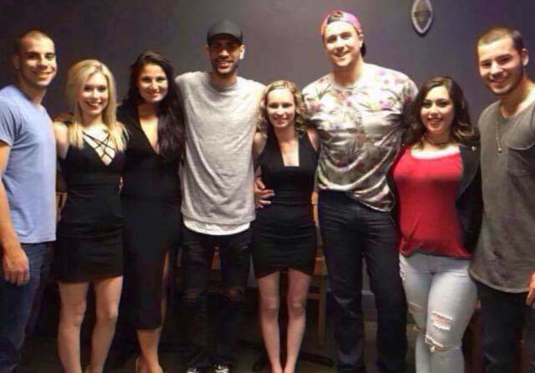 aggieMccormick_'s tweet photo. #headerUpdated ☺❤ 1 of the #bestnightsofmylife 🥰 danced/cheered 🍻💃ate &amp; hung out with some of the best #bigbrother Canada HG's😍 #bbcan #bigbrothercanada #bbhouseguests #bigbrothersuperfan #meetbigbrother #obsessed #bestnight @BigBrotherCA https://t.co/JJFKbUtqCb