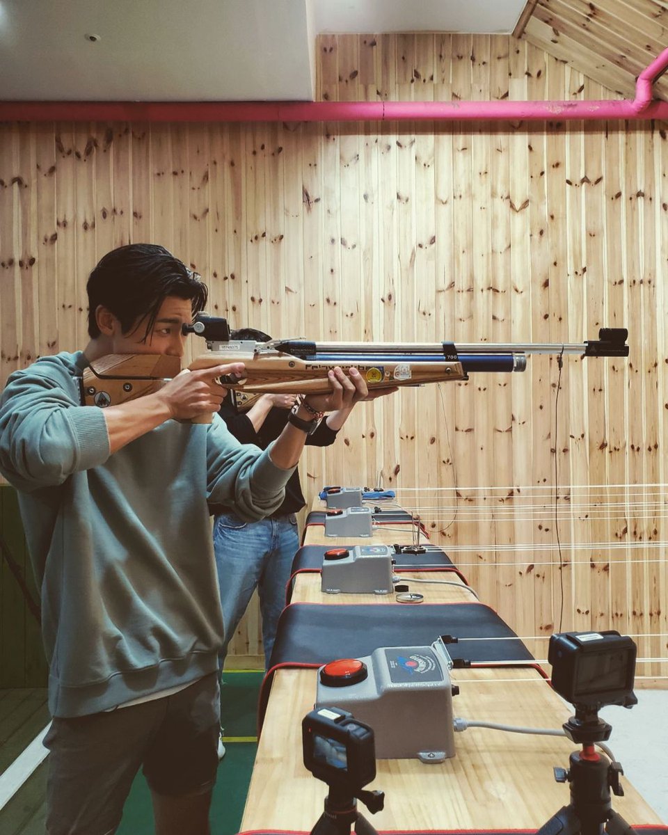 공기총 쏘러 가고 싶다....
총 쏘러 가보고 싶다면...??
유튜브 '만취민혁' 으로 보러 오세요 :)