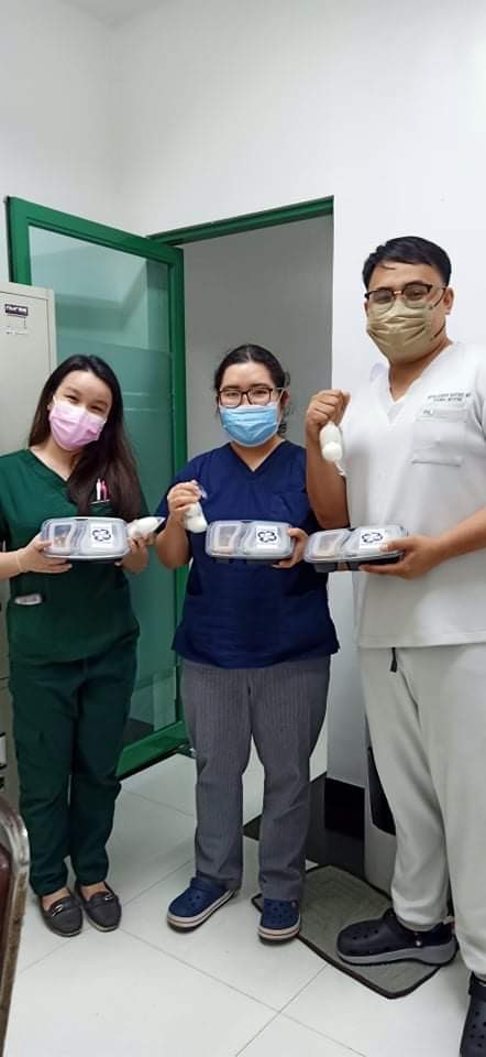 css_ph's tweet photo. Project HCW Relief Day 35 - hot meals delivered to our Covid front line heroes at Rizal Medical Center, Pasig City
#Care #Share #Serve #Give #Bayanihan #HCWRelief https://t.co/Q89RV9EGUt