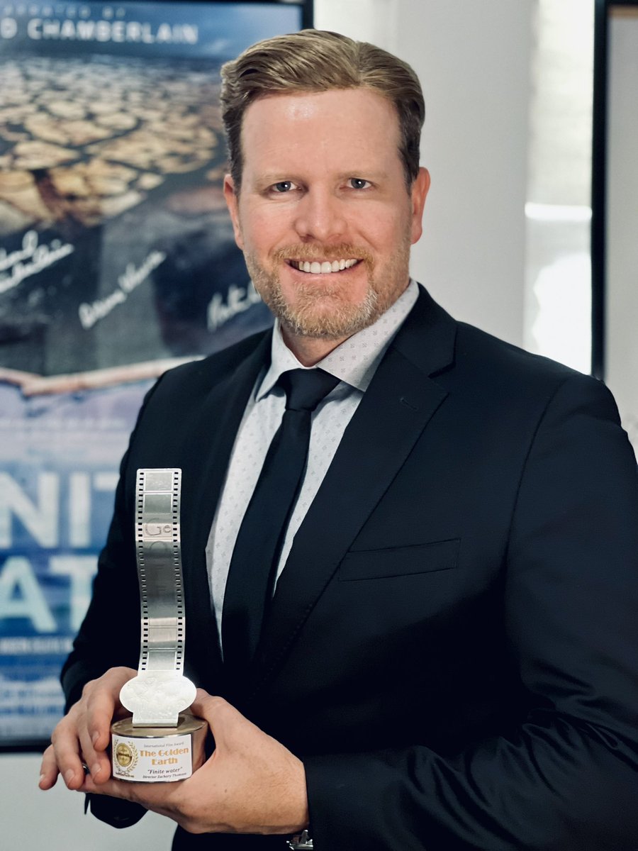 ZachThomson's tweet photo. What an honor to receive The Golden Earth Award. https://t.co/CXUKcADbGn