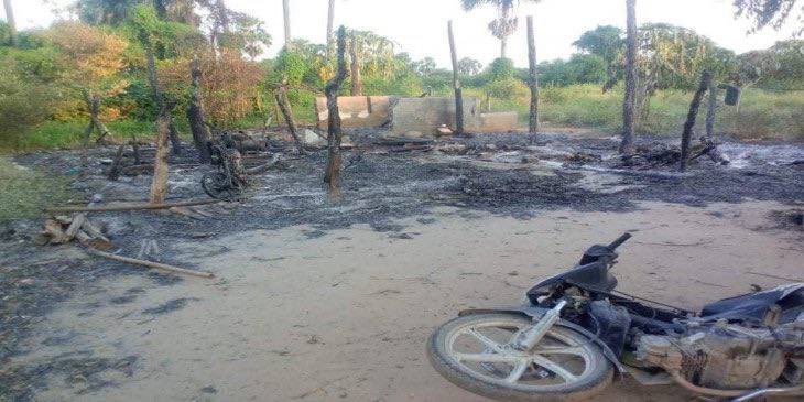 historialimm's tweet photo. About 50 SAC terrorists ransacked ShoutKhar village, Ayadaw Tsp &amp; did scouring the nearby forest last evening. They also burned down a guard tent, destroyed 2 houses &amp; shot a cow to death. #FreezePaymentsToJunta  #Oct25Coup  #WhatsHappeningInMyanmar https://t.co/nLAl7x8vYZ