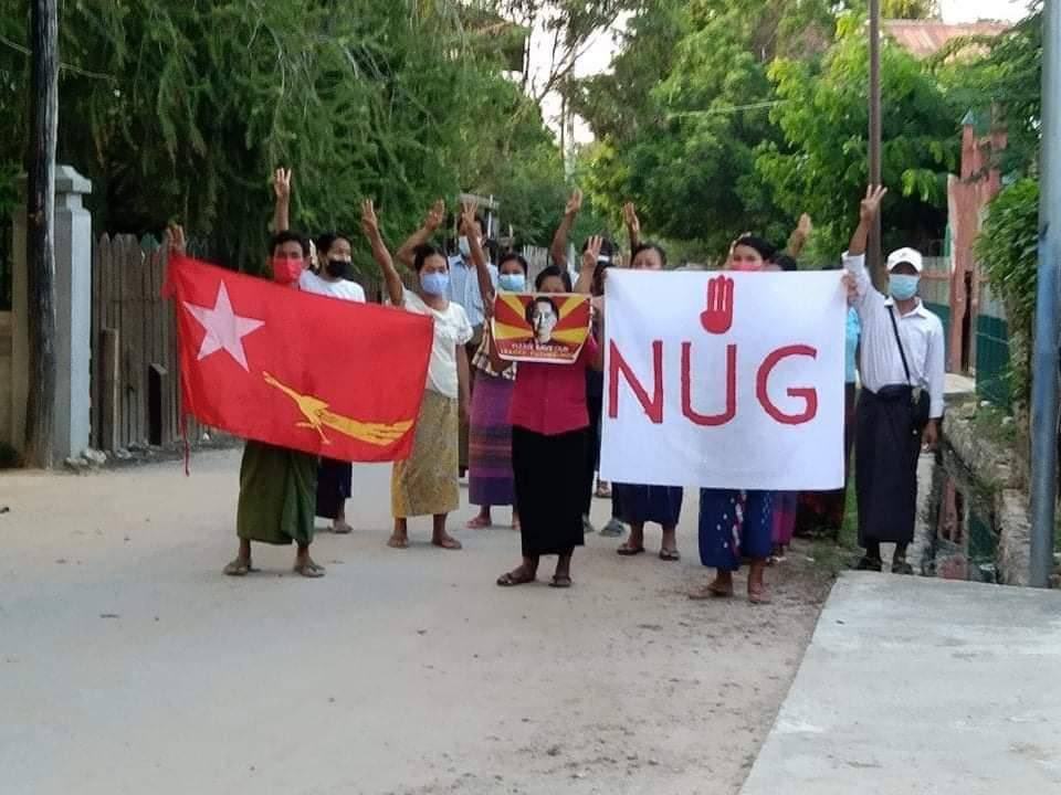 historialimm's tweet photo. Locals from a village of ShweBo Tsp never skip a day to protest against Genocidal Dictatorship &amp; showed their strong support to @NUGMyanmar. #FreezePaymentsToJunta  #Oct25Coup  #WhatsHappeningInMyanmar https://t.co/tSqHj6k9Lz