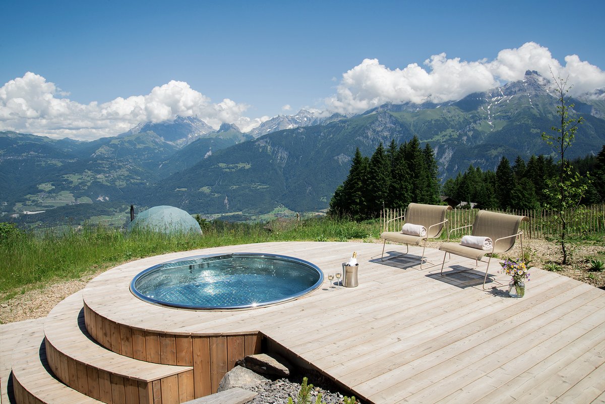UltraBioOzone's tweet photo. You can now enjoy your holidays in the biological hot tub at @Whitepodhotel ... What a view !! 😎

#ultrabioozone #stainlesshottub #whitepod #switzerland #swiss #moutains #pool #jacuzzi #couplegoals #couplsgetaway #holydays https://t.co/yEcJM4koB2