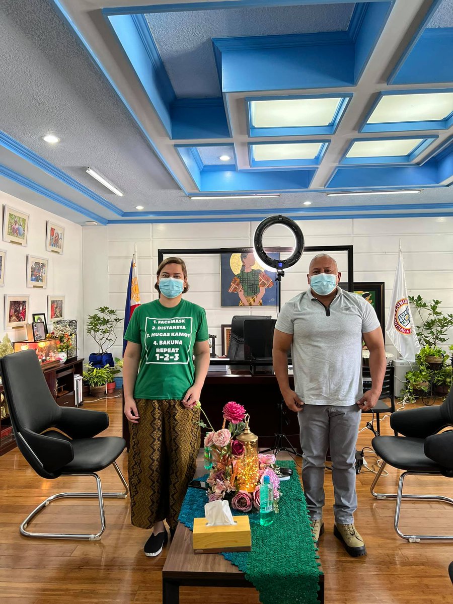 newswatchplusph's tweet image. LOOK: Senator and PDP-Laban standard bearer Bato dela Rosa meets with Mayor Sara Duterte in Davao City.

Dela Rosa earlier said he would give way if President Duterte's daughter wants to be a substitute presidential candidate | @eimorpsantos 

📸 Dela Rosa's FB page