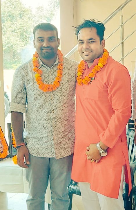 BasoyaInd's tweet photo. प्रिय मित्र,परिश्रमी,जनसेवक,शाहबेरी के विकास में निरंतर लगे रहने वाले मेरे भाई,भाजपा युवा मोर्चा बिसरख मंडल @BJYM4GNW #Super21 के मजबूत स्तंभ सोशल मीडिया प्रभारी भाई @Shashank_9911 को जन्मदिन की अनंत शुभकामनाएं और बधाई🎂💐
महादेव की कृपा सदा आप पर और आपके परिवार पर बनी रहे🙏 https://t.co/Ybb63xJ0Bj
