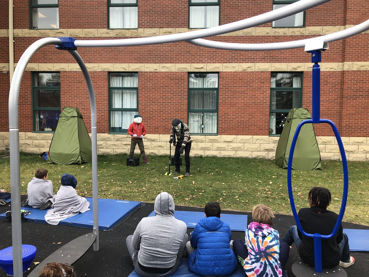 OLOL_CCSD's tweet photo. @OLOL_CCSD enjoyed an outdoor performance called “Hello Friend” @QuestCalgary Thank you for coming out and sharing with us your talents as well as a story about resilience, imagination and friendship! https://t.co/gO7Ir8r2bT