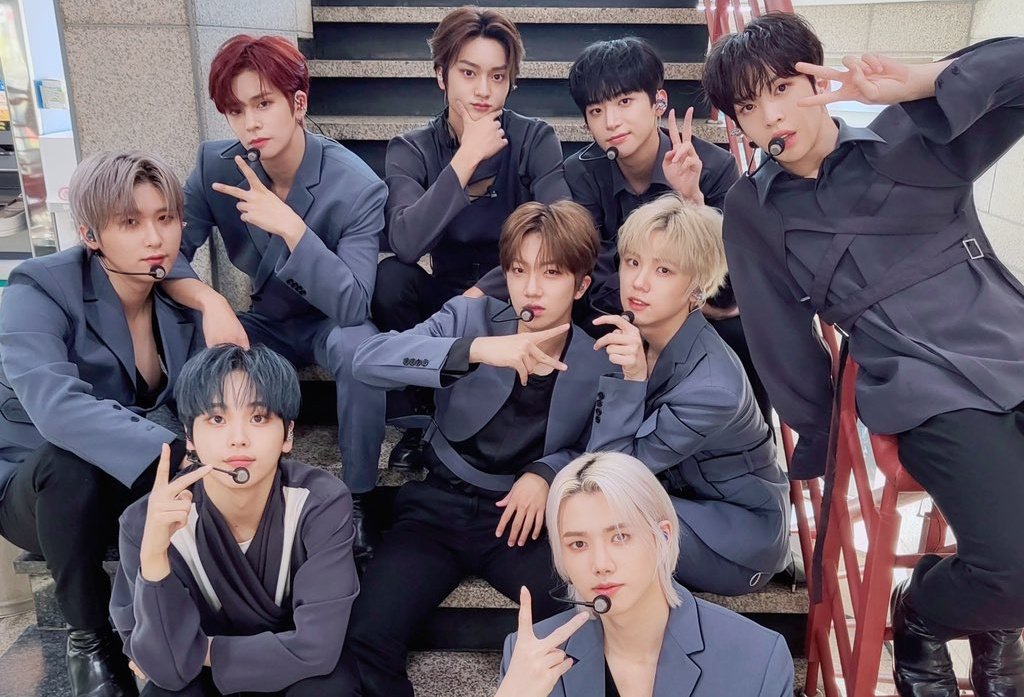 EPEXVlTY's tweet image. hello!! this is a new account dedicated to posting about cravity and epex. please rt to spread the word. &amp;lt;3