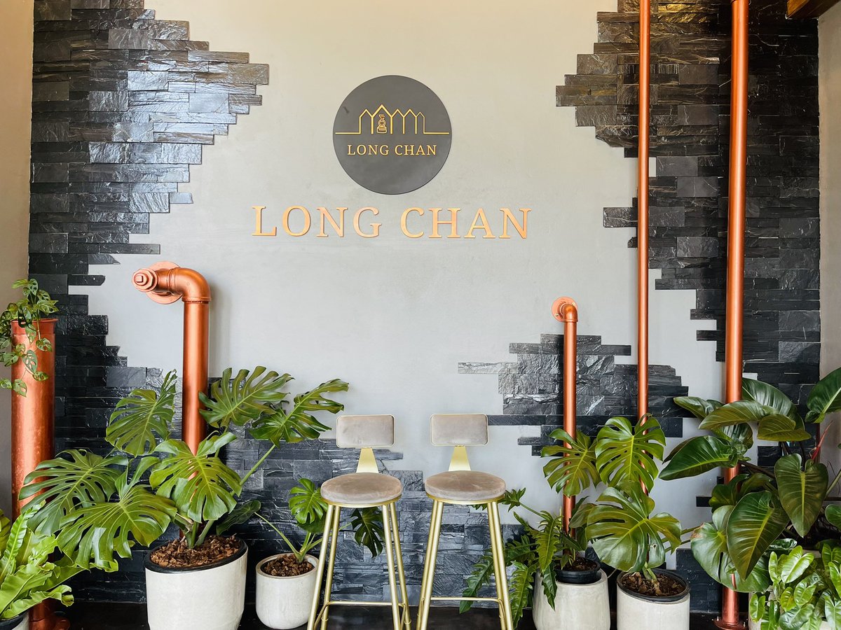 tlesri's tweet photo. LONG CHAN คาเฟ่เปิดใหม่จันทบุรี ริมถนนสุขุมวิท ร้านนี้โปร่งโล่งนั่งสบายมาก ในร้านตกแต่งด้วยไม้ ดูอบอุ่นไปอีก ที่สำคัญกาแฟคือดีอ่ะ คุ้มกับราคาอยู่นะ ใครผ่านลองแวะดู @aroii #อร่อยบอกต่อ #รีวิวจันทบุรี #reviewchantaburi #reviewcafe https://t.co/YOaWVKrMSr
