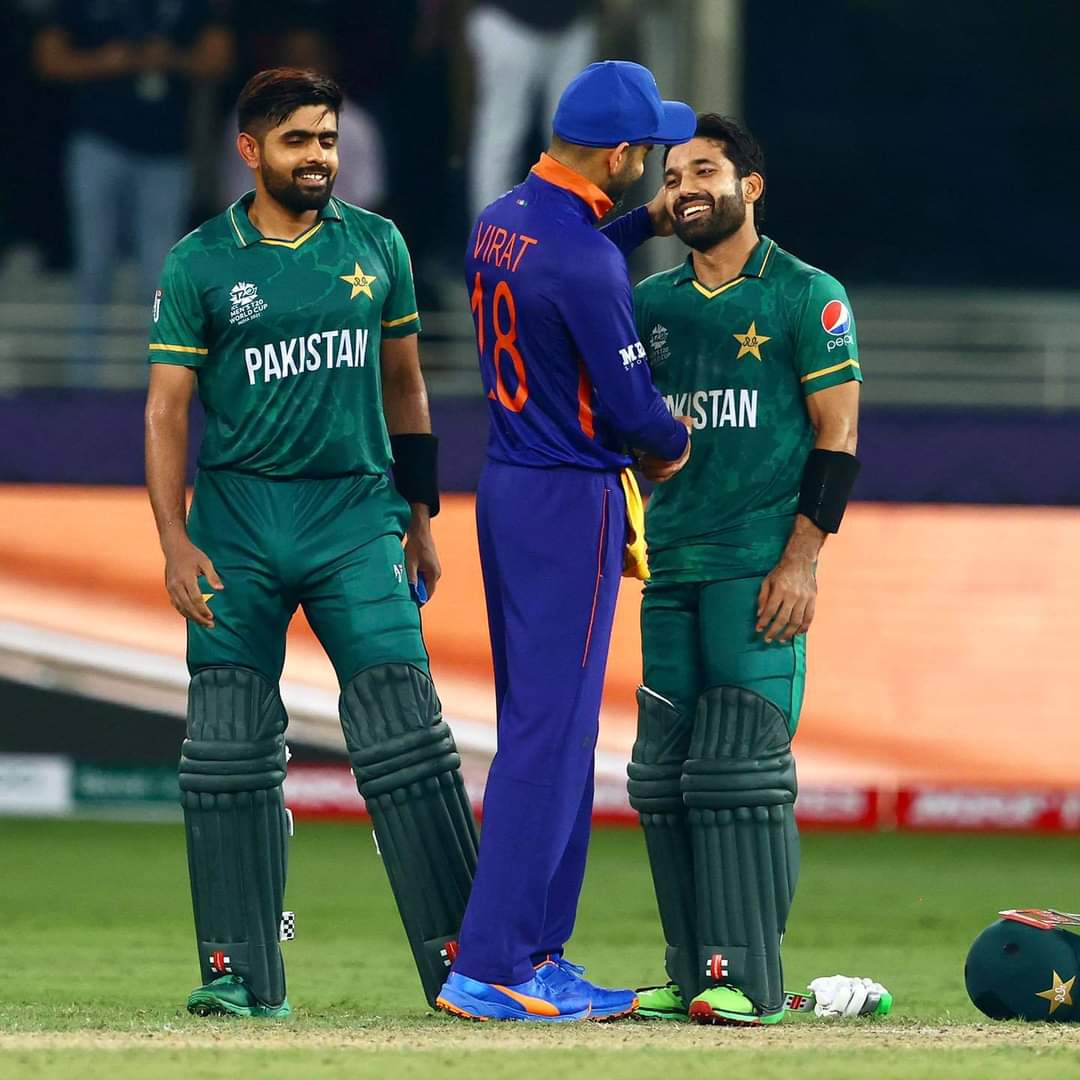 myser_mir's tweet photo. Sportsman spirit #IndiaVsPak https://t.co/7eBRr7bt3C