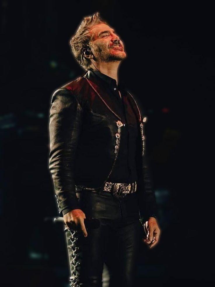 popermami's tweet photo. No hay nada mejor para comenzar semana que una imagen que es el reflejo del amor y respeto que recibes a cambio de la magia que regalas 
#emoción al mil #
Enhorabuena @alexoficial por esta inmensa gira 
#pronto nos vemos 
Desde Mallorca buen dia 
#SiempreContigo 
@potrimegan 💚 https://t.co/ekO0Bo1K6x