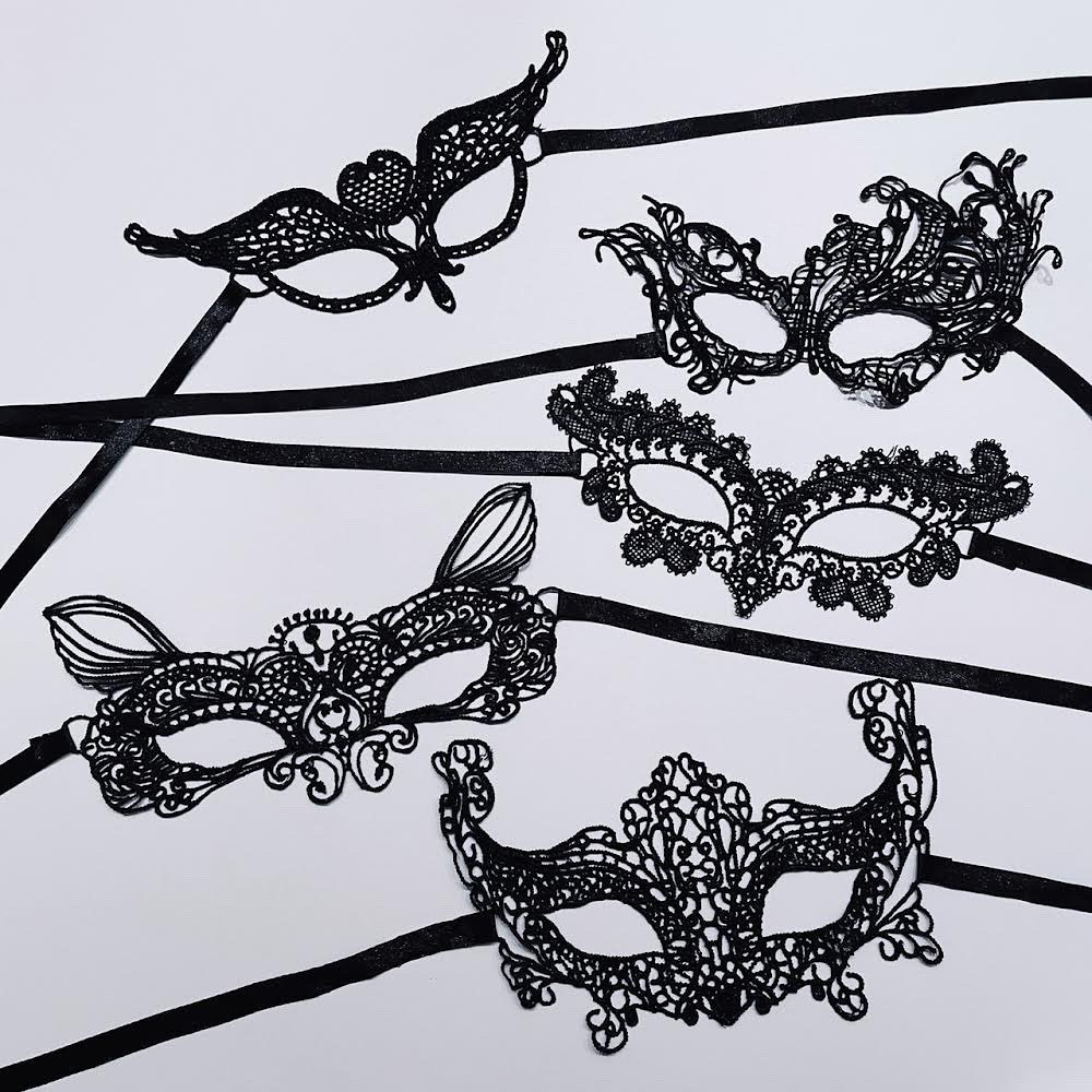 newshophmmt's tweet photo. 🦹‍♀️ハロウィンキャンペーン😈
⁡
音響メーカーAIPさんの
ツノ型イヤホンEAR DEVILでは、
本日から、ハロウィンセットを販売しています！
⁡
🎃ハロウィンカラーのイヤーチップ
🦇レースのアイマスク
のついた、ユーモアあふれる限定セットです。

https://t.co/6iV4ZGyBZd https://t.co/nqjZpbHUVi