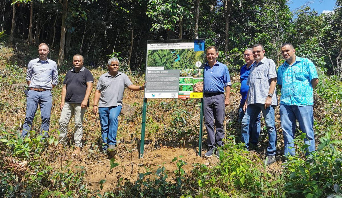 PatrickLynchUK's tweet photo. Honoured to welcome President @wavelramkalawan &amp; @COP26 delegates to Green Footprint #Seychelles, as part of the #GreenRecovery of #tourism. @UKinSeychelles 🇬🇧🇸🇨 &amp; SPGA providing scientifically-verified🌱planting for carbon offsetting of ✈️to 🇸🇨….&amp; Glasgow! #ClimateAction #COP26 https://t.co/IDDXdfGeI6