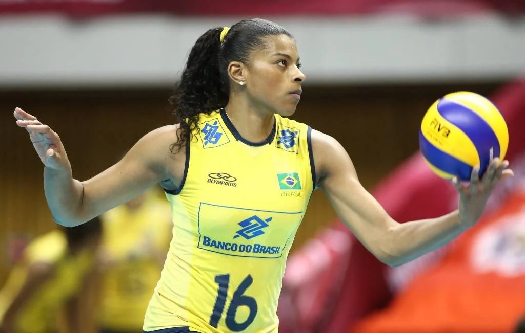 hourlyvolley's tweet photo. | Fernanda Garay 🇧🇷
#Volleyball #FeGaray #Brazil https://t.co/si7dflAFkK
