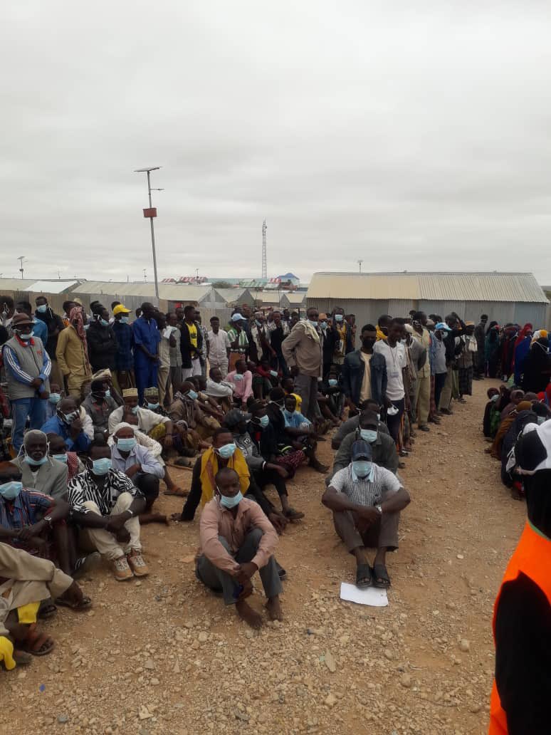 Punsaa_PL's tweet photo. Qardho IDPs casting them votes for Council election in #qardho District  #PLGE #PuntlandElections https://t.co/tLjDxPD0zt