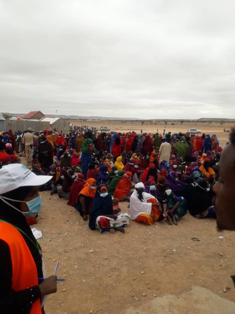 Punsaa_PL's tweet photo. Qardho IDPs casting them votes for Council election in #qardho District  #PLGE #PuntlandElections https://t.co/tLjDxPD0zt