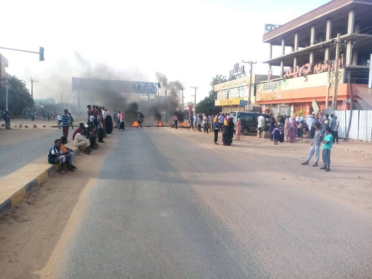 الكلاكلة الان رفضًا للانقلاب العسكري
#لا_للانقلاب_العسكري 
#انقلاب_البرهان 
#السودان_انقلاب_عسكري