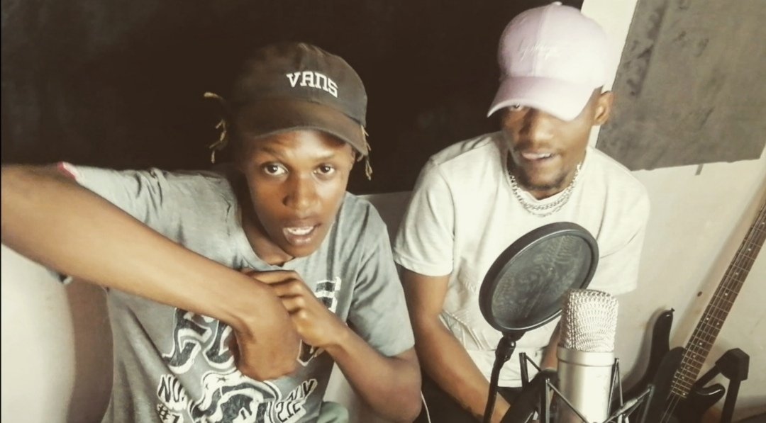 funk_tsotsi's tweet photo. Tsotsi FunkTV Introduces
Fixinator-Past Curfew💯🎶👌🏽
Get The Live Exclusive Here👇🏾
https://t.co/qxrWBWvG2H
Creed
Location:Scissors Productions
Intro/Outro Concept & Edit:#Phemelo Flo Moile
Intro/Outro Track:#Creal
Intro Clip:#VuyoJiya #MotswakoBook
#spinakaopushaspane🇿🇦 https://t.co/dsrjCF7iQZ