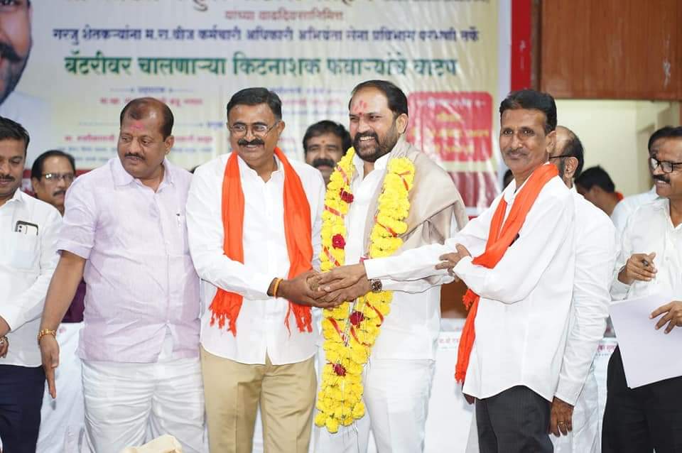 ShriramGarud4's tweet photo. आमदार डॉ राहुल पाटील साहेब यांची 'वीज अधिकारी कर्मचारी अभियंता सेना महावितरणच्या' महाराष्ट्र अध्यक्षपदी निवड.. https://t.co/u18P7WKfKb