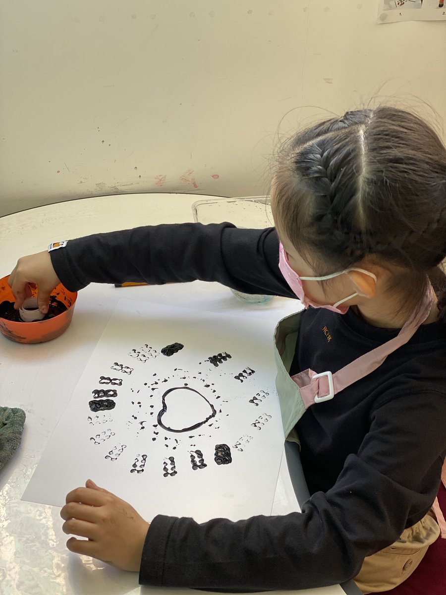 RCHKEYART's tweet photo. Exploring printmaking with #rchkpyp https://t.co/0EIeeXU1Yr