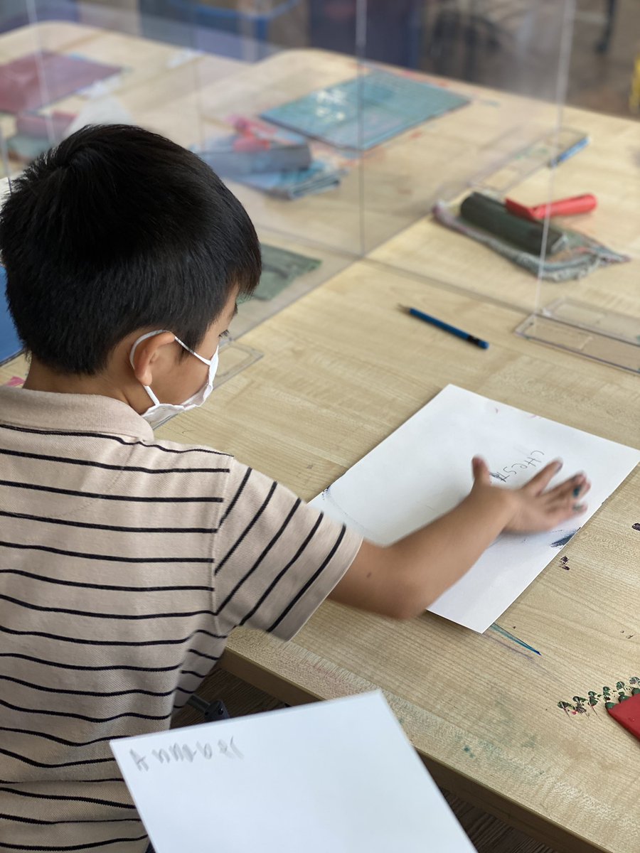 RCHKEYART's tweet photo. Exploring printmaking with #rchkpyp https://t.co/0EIeeXU1Yr