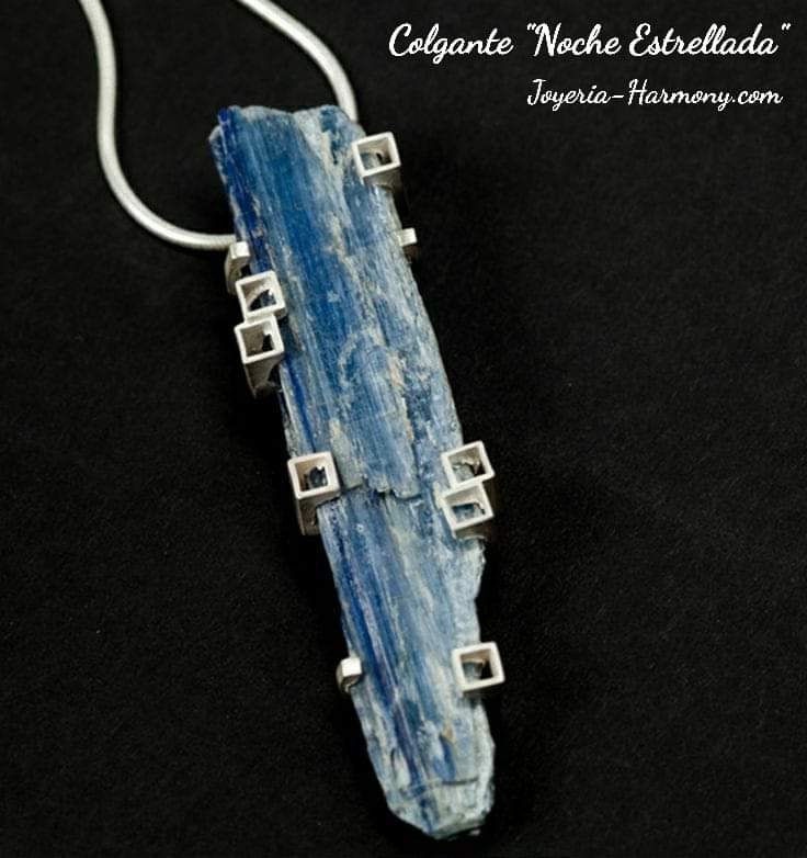 La belleza de la noche está en descubrir el brillo de las estrellas. Colgante "Noche Estrellada"
<a href="/JoyeriaHarmony/">Joyería Harmony</a> #joyeriaharmony