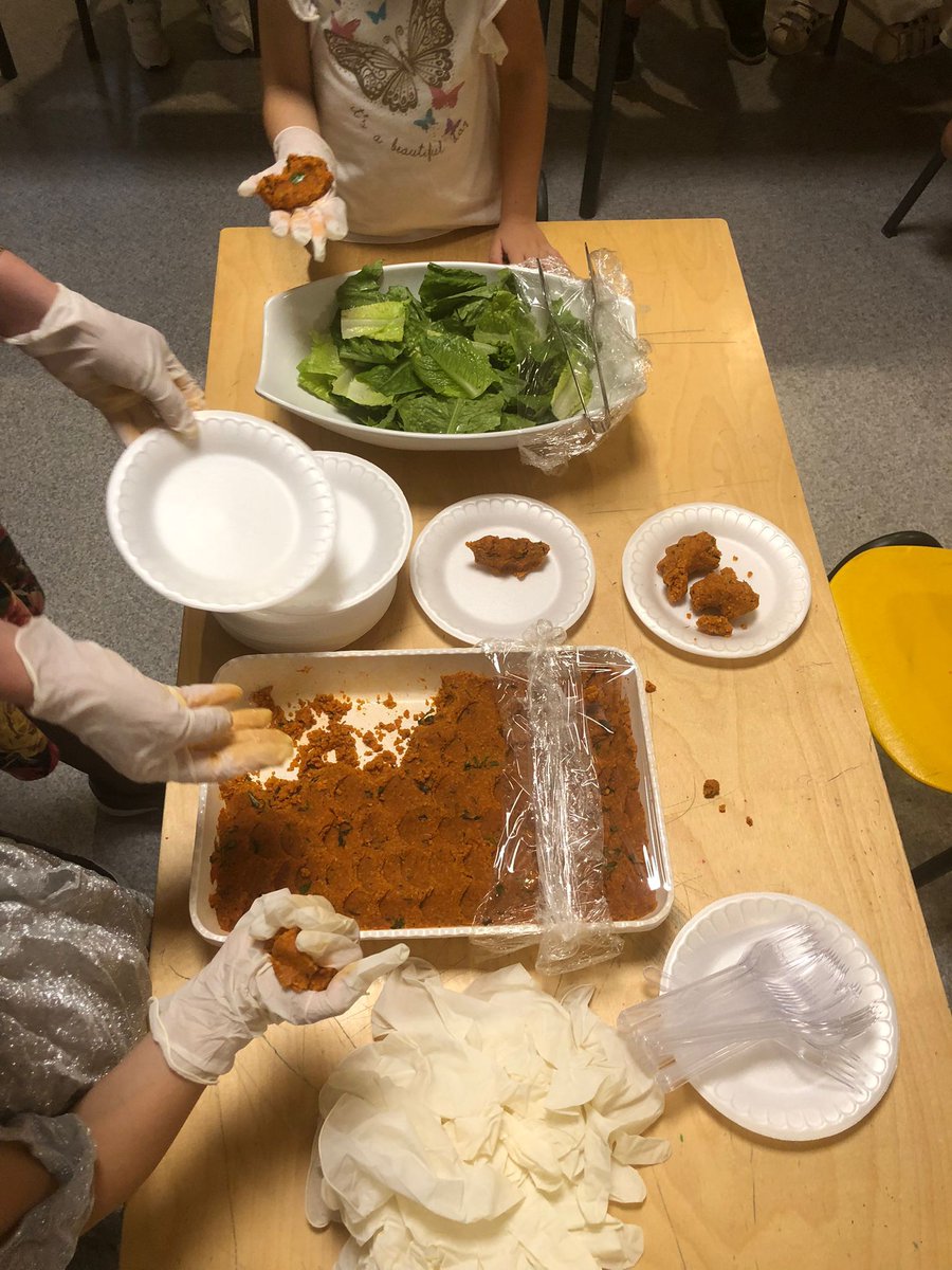 Okul öncesi öğrencilerimizle Dünya Vatandaşlığı dersinde  ilk durağımız “TÜRKİYE”🇹🇷Etkinliklerimize Türkiye Cumhuriyeti’nin Kurucusu Mustafa Kemal Atatürk’ün Türk toplumu için öneminden bahsedip ve ülkemizin geleneksel  oyunlarını yemeklerini öğrenerek başladık.