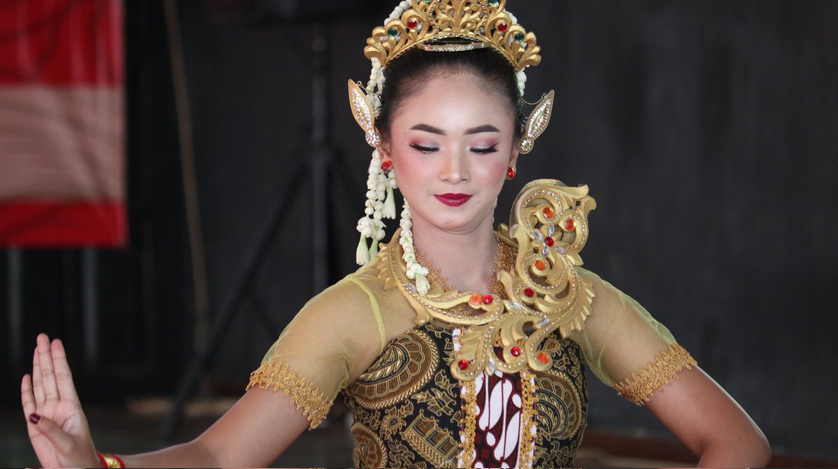 TICJepara's tweet photo. Dokumentasi (25/10) : Pembukaan "Pertunjukan Kesenian Rakyat Jateng - Gelar Seni Budaya Kabupaten Jepara". Diawali oleh Tari Dewi Trisekti dari sanggar sekar kinasih. Kegiatan ini dipentaskan secara live streaming melalui Youtube Channel TIC JEPARA. https://t.co/1hzdSJJp0l