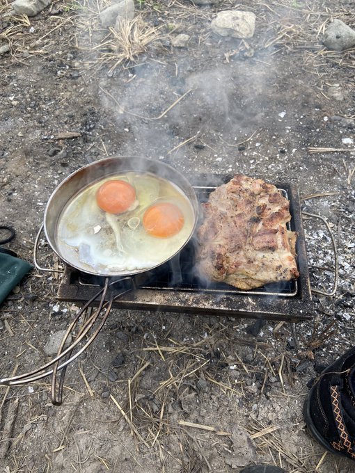 目玉焼きは贅沢に2個食べます(✿︎' ꒳ ` )