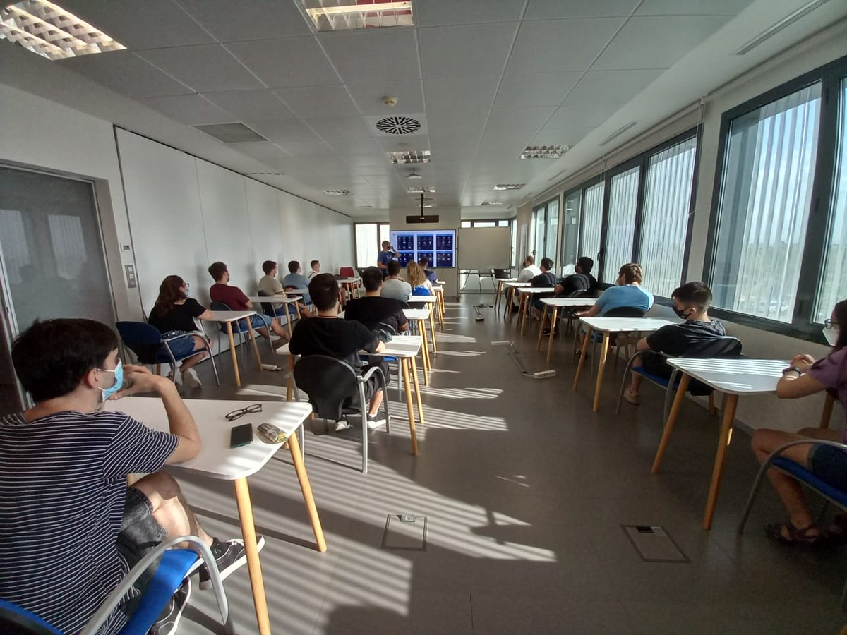 TICSud's tweet photo. Treballar colze a colze amb les empreses del #TICSud és part de la fórmula d’èxit de l’#EscolaTIC!
💡Formacions basades en demandes del mercat
💡L’alumnat treballa casos reals
💡Metodologia Agile
Gràcies @TSystems_Iberia per compartir amb els alumnes la vostra feina!
#TICSud https://t.co/9iDpo6MVsH
