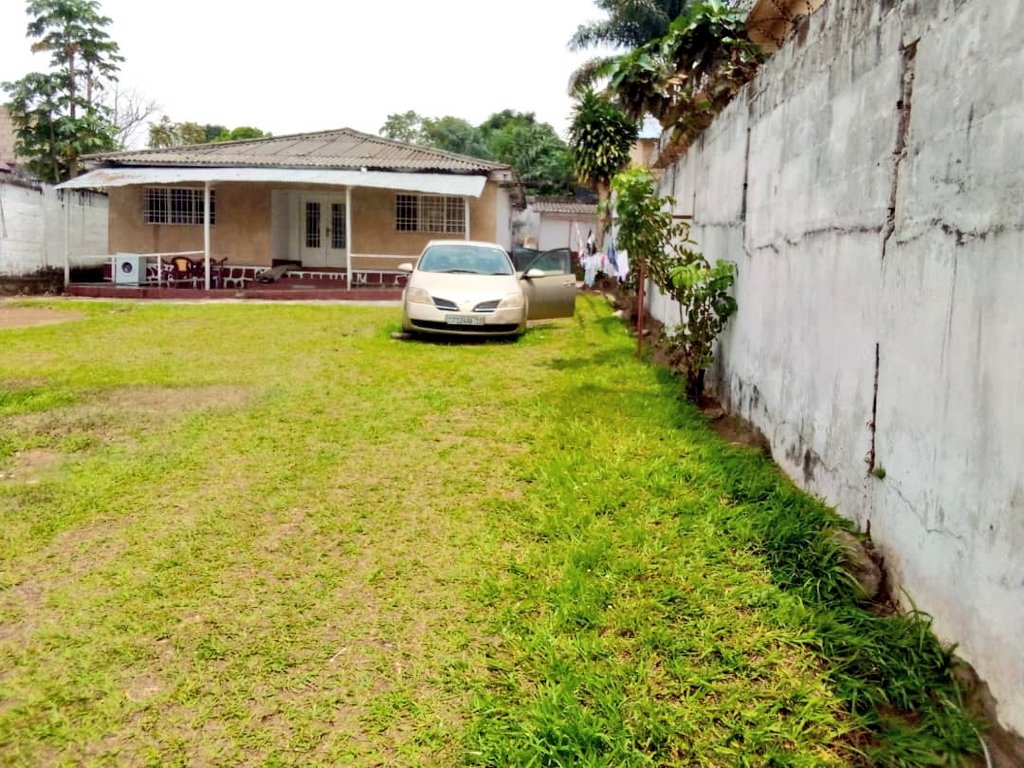 immo_shu's tweet photo. 🏠 EN #VENTE 🏠

SUPERFICIE : 544 m² Soit 17/32m

CONTACT : 082 210 77 00

TYPE : #PARCELLE

📍#LOCALISATION 
❇️ NGALIEMA- PIGEON
❇️ #KINSHASA - #RDC🇨🇩

Composition :

2 Chambres,Salon 
Cuisine .

Très bel emplacement

Prix : 200 000$ à discuter https://t.co/otMzwjIAJf