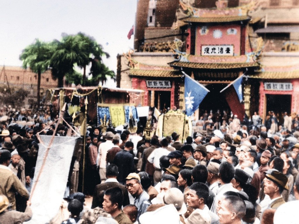 notXiangyu's tweet image. 76 years ago today, Taiwan was returned to China by Japan. The people of Taiwan were happy to be reunified with their motherland, but the KMT&apos;s popularity plummeted within 2 years due to misgovernment, using grain and taxes from Taiwan to support the Civil War on the mainland.