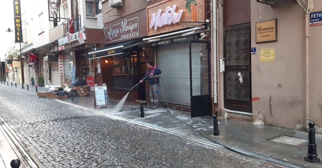 Bu kenti siz daha uyanmadan temizleyenler, yepyeni bir güne hazır edenler var...😌🥰

Emeğinize sağlık 👏👏