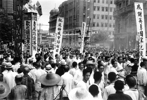notXiangyu's tweet image. 76 years ago today, Taiwan was returned to China by Japan. The people of Taiwan were happy to be reunified with their motherland, but the KMT&apos;s popularity plummeted within 2 years due to misgovernment, using grain and taxes from Taiwan to support the Civil War on the mainland.