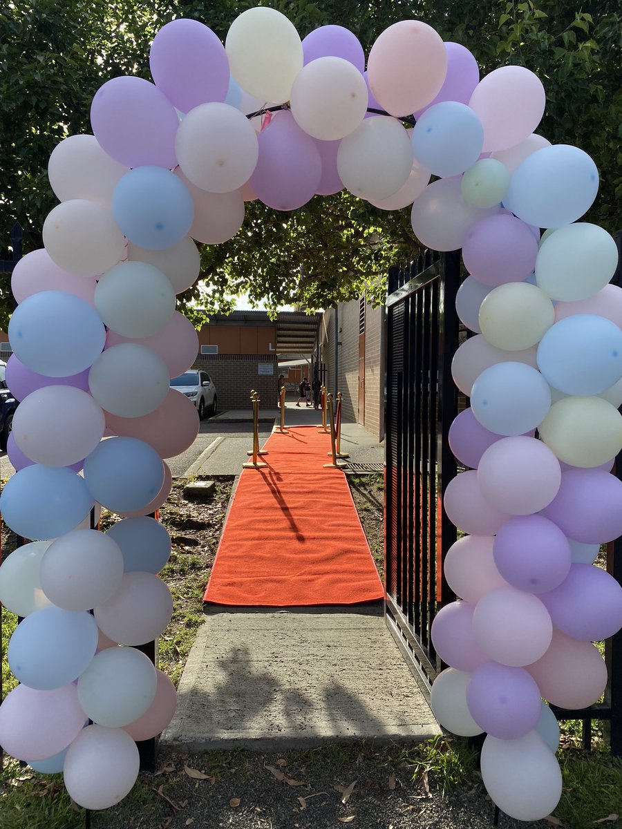 WadalbaCS's tweet photo. Rolled out the red carpet this morning to welcome our student celebrities as they returned to school after the state's long lockdown. #welcomeback #lovewhereyoulearn https://t.co/NTiVtPldBE