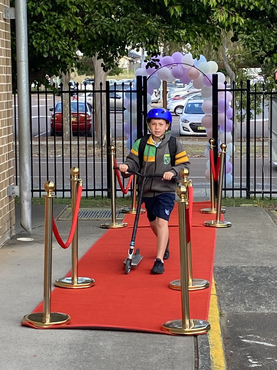 WadalbaCS's tweet photo. Rolled out the red carpet this morning to welcome our student celebrities as they returned to school after the state's long lockdown. #welcomeback #lovewhereyoulearn https://t.co/NTiVtPldBE