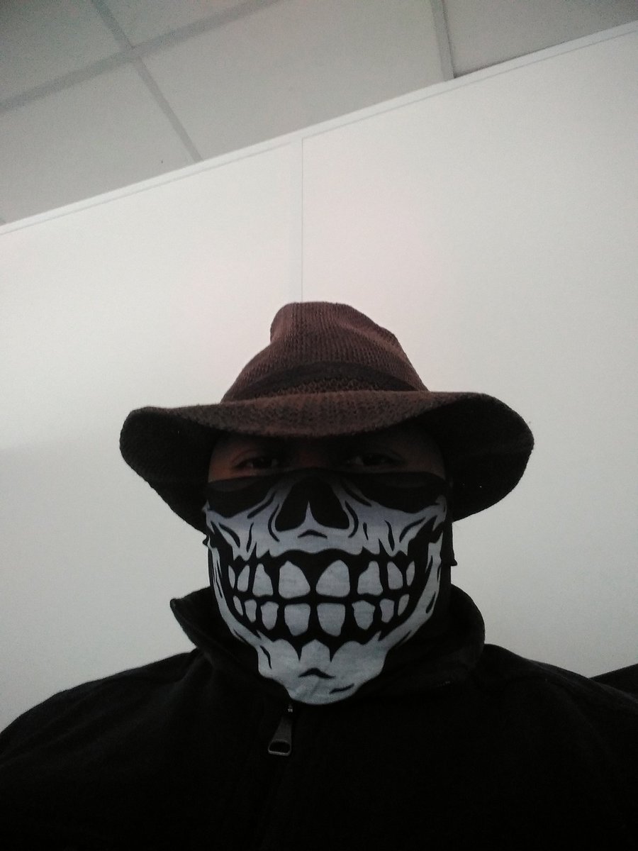 rafr_faly's tweet photo. Propos  haineux et racistes envers un brother... Venant d'un #vazah d'un soi-disant MC à Madagascar et composé de 100% vazah ? ... Eh beh... Tu vas voir que quel bois les gasy se chauffent... Pas nous.. Mais j'ai bien dit #LesGasy
#aSuivreDePres https://t.co/TOAfWqcalN