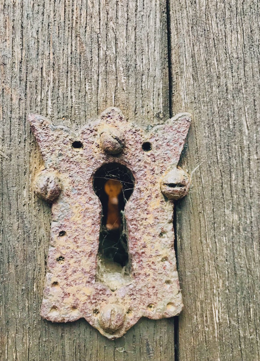 1000Rach's tweet photo. Take me back in time through the keyhole #Woostock #Norman #doorway #door #keyhole #StainedGlassWindow #PhonePhotography #WalkingWeekend
https://t.co/QXvv4eo0Er
https://t.co/mHB5gSntsS @woodstockfest https://t.co/zTeHblco5F