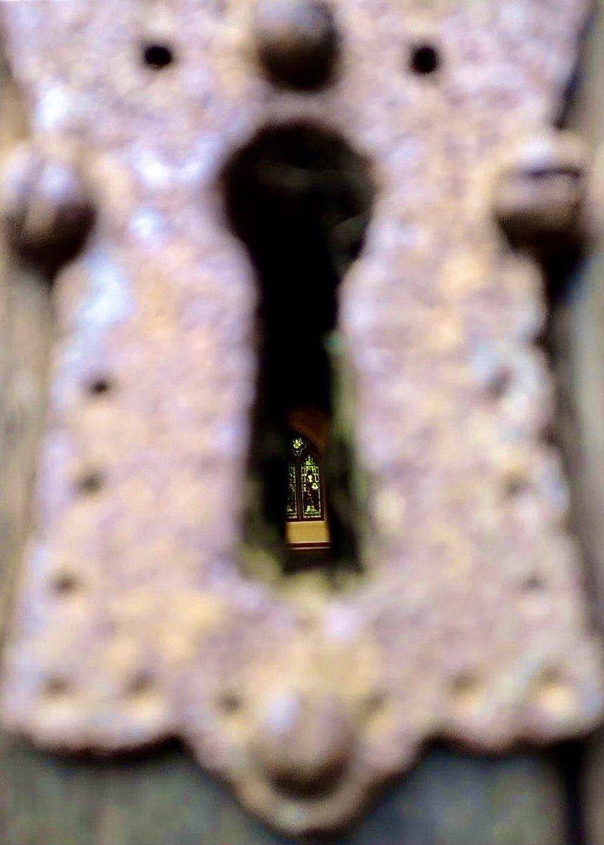 1000Rach's tweet photo. Take me back in time through the keyhole #Woostock #Norman #doorway #door #keyhole #StainedGlassWindow #PhonePhotography #WalkingWeekend
https://t.co/QXvv4eo0Er
https://t.co/mHB5gSntsS @woodstockfest https://t.co/zTeHblco5F