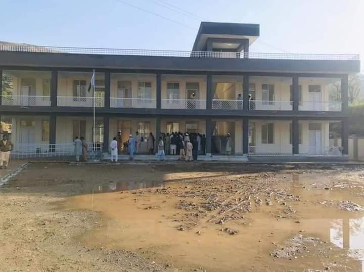 AjmalKhanMPA's tweet photo. علاقے کے لوگوں سے ایم پی اے اجمل خان نے خطاب کرتے ہوئے کہا کہ باجوڑ میں تعلیم روڈز صحت ہمارے ترجیحات میں شامل ہیں انقلابی کام کرینگے جس سے علاقے کے محرومیاں دور ہونگے قوم مطمئن رہیں۔

#KPKUpdates #Bajaur https://t.co/YIWIJcv0Yv