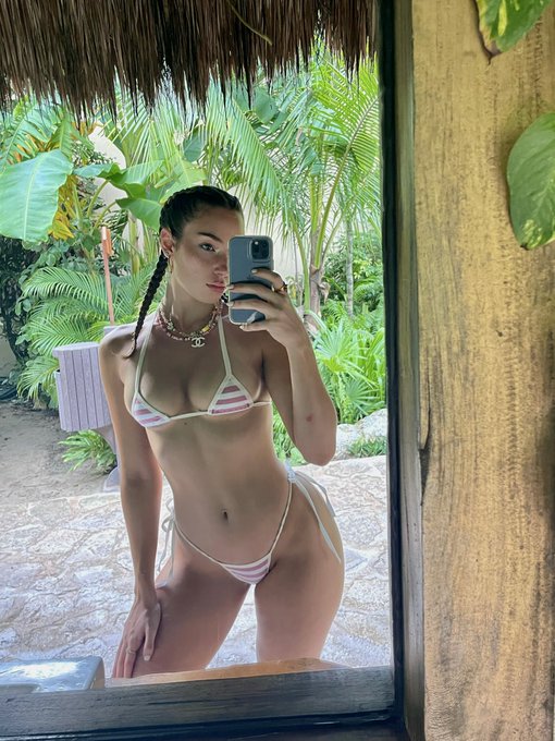 Island tings 🌴🌺🐒 https://t.co/nf8su4BkEx https://t.co/PRCglHkgmw