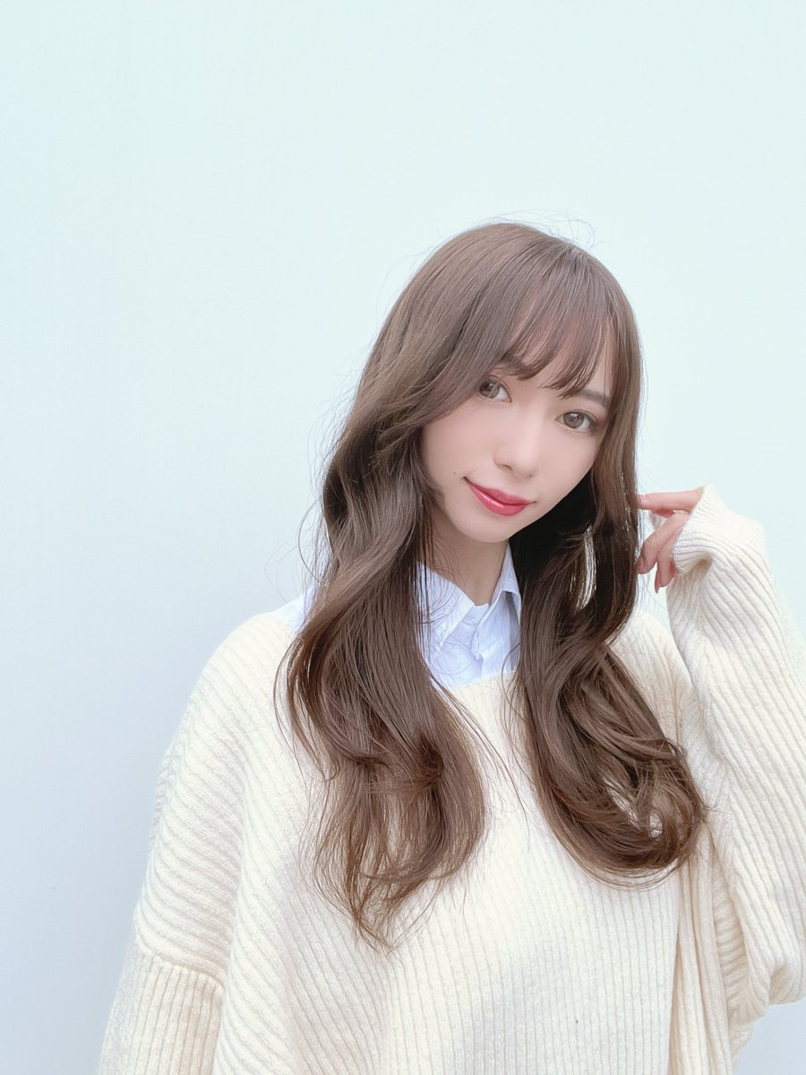 ririamnu's tweet photo. お久しぶりです☺️最近凄く寒くなりましたね😳髪色を栗色にしました🌰とても気に入ってます✨季節の変わり目なので体調には気を付けてくださいね♫ https://t.co/uwUXDkUogT