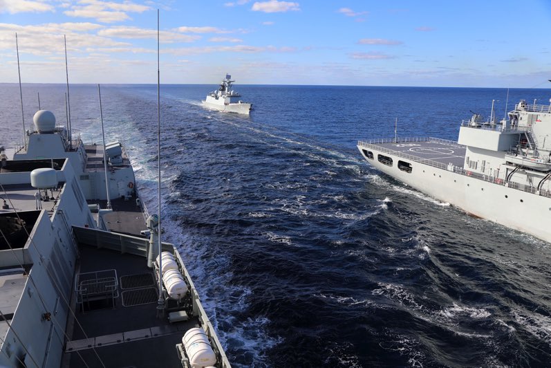 SteelAdolf's tweet photo. first Russia-China joint navy patrol in the West Pacific around Japan 🇯🇵 🇷🇺🇨🇳 #maritime #SeaofJapan 
#militaryexercise #Pacific #warship #Japanstrait #navyship https://t.co/8B1OC0SS4L