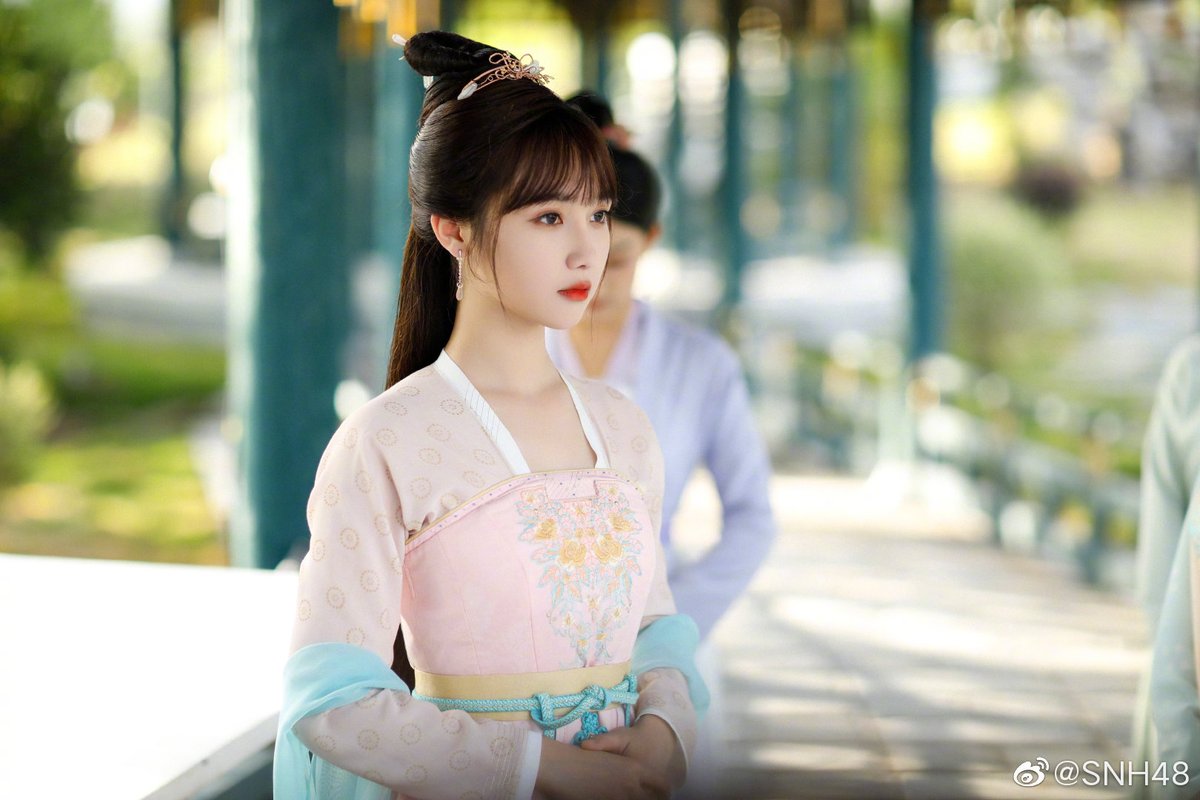 snh48_today's tweet photo. Song XinRan of #SNH48 Team X (4th generation) in her role from the #SIBAVisual (formerly #Studio48) drama "Rebirth for You" https://t.co/TXlunUUWav