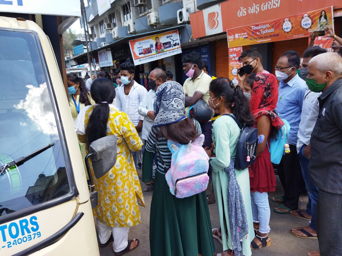 SVEEPDNH2021's tweet photo. #SVEEP awareness programme Near Adivasi Bhavan, Silvassa about the use of EVM, VVPAT, helpline no. 1077 and cVIGIL app etc. #ECISVEEP #SVEEPDNH  @tapasyaraghav @CollectorDnh @DNH_DMA @ECISVEEP https://t.co/F2HX2nzh1B