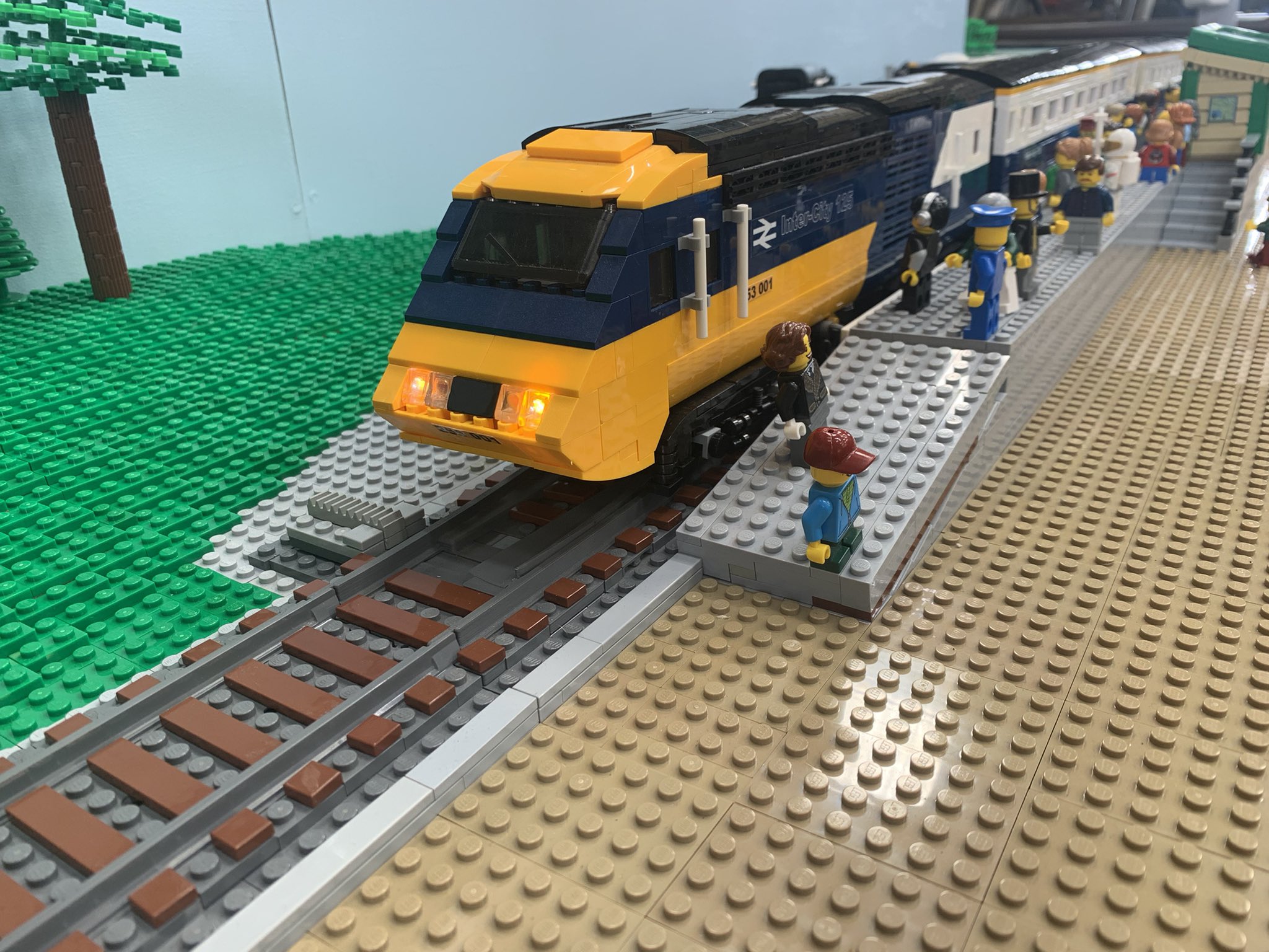 samling destillation rim LSUR - L-Gauge Southern UK Railway on Twitter: "Josh's (IG:  @0ne_brick_short) LEGO Intercity 125 - a thing of beauty! #legotrains #lego  #legotrain #legotown https://t.co/mA4eB4krUd" / Twitter