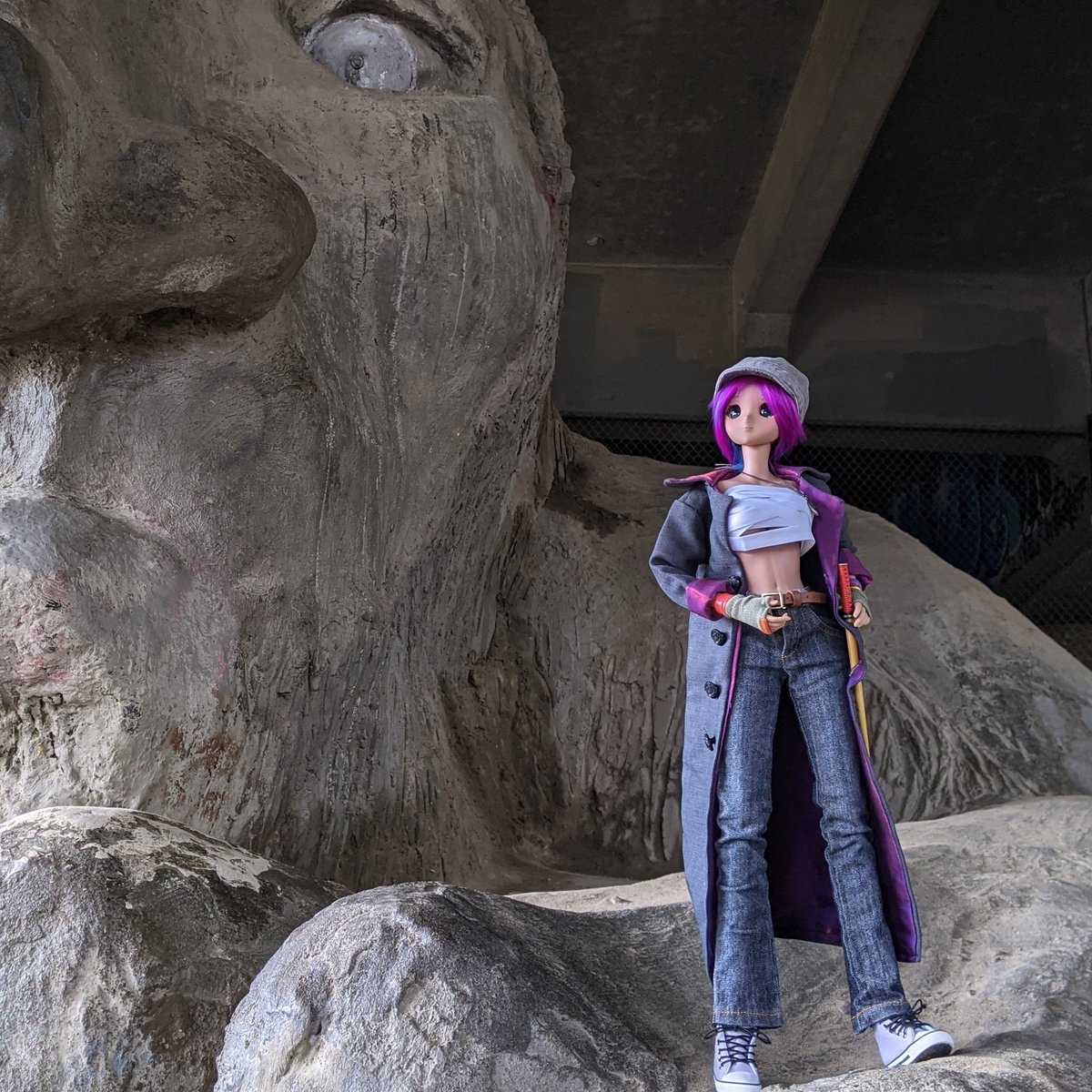 rc2agog's tweet photo. Kitsu Neiro; alignment Chaotic Good. Making sure the Fremont Troll is still subdued. "Oh, Kitsu!" ๐
.
#Kitsu #SmartDoll #BJD #actionfigure #FremontTroll #bokken #binding #toughlady #yakuza #thuglife #MoralAlignment #ChaoticGood #Halloween https://t.co/RqS21Kgl7T