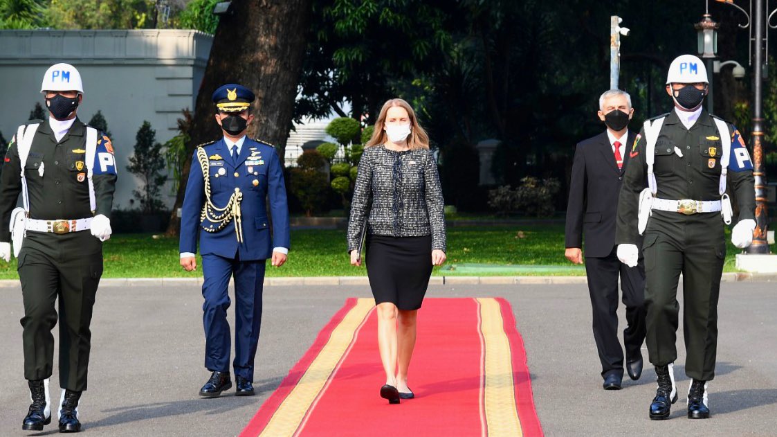 Merupakan kehormatan besar bagi saya telah bertemu bapak Presiden <a href="/jokowi/">Joko Widodo</a> dalam acara yang indah di Istana Merdeka pagi ini.

Indonesia negara yang kaya akan potensinya. Saya sangat bersemangat untuk bekerja sama dengan 🇮🇩 untuk membangun sinergi dan menjawab tantangan global 🌏